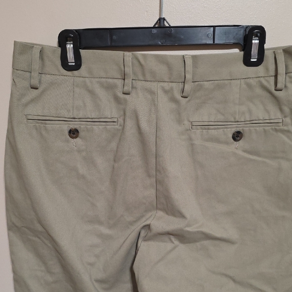 Amazon Essentials Men's Khaki Chinos - Picture 3 of 5